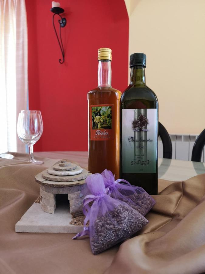Poesia Apartma